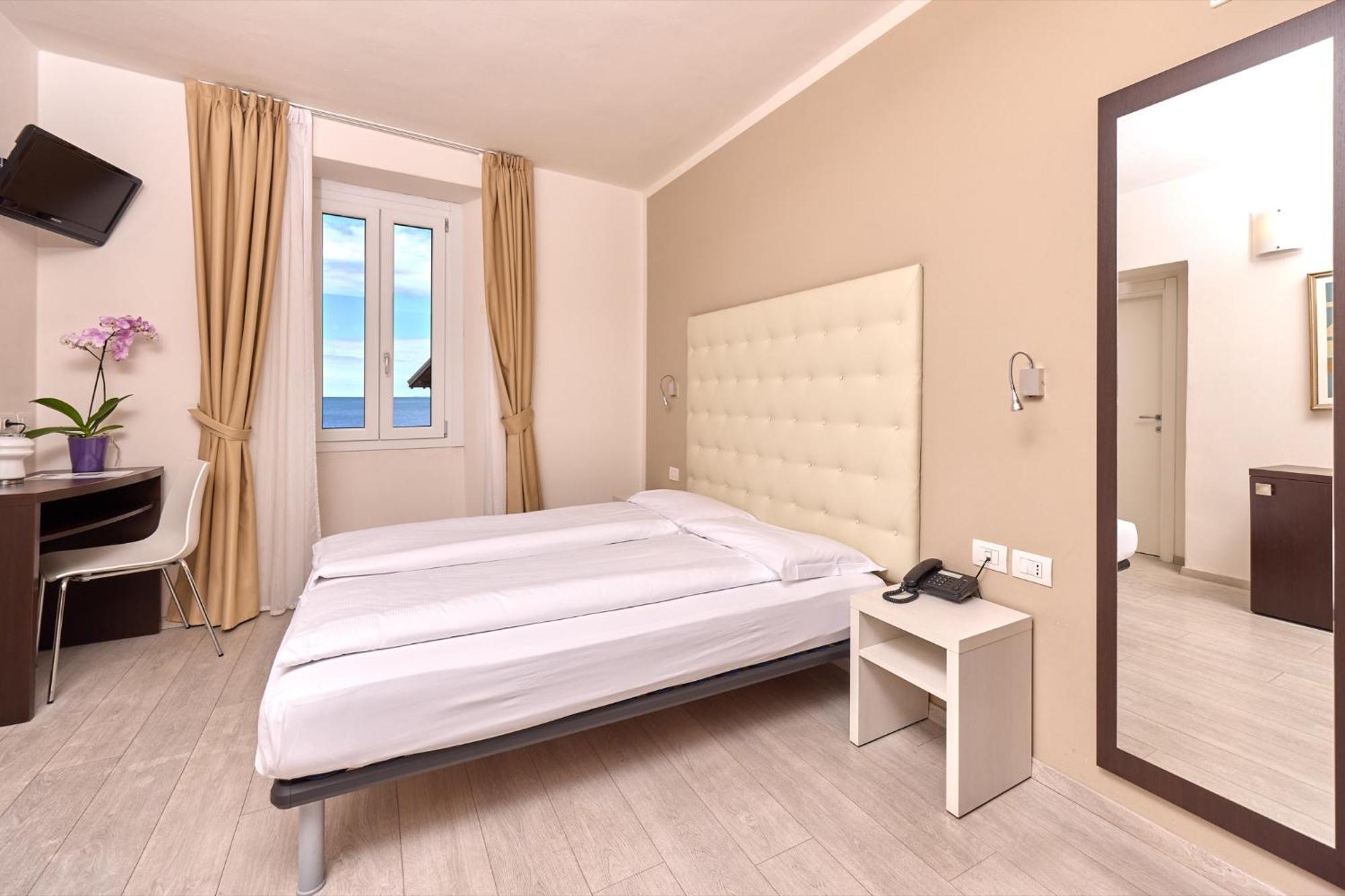 Hotel Geier Torbole Sul Garda Dış mekan fotoğraf
