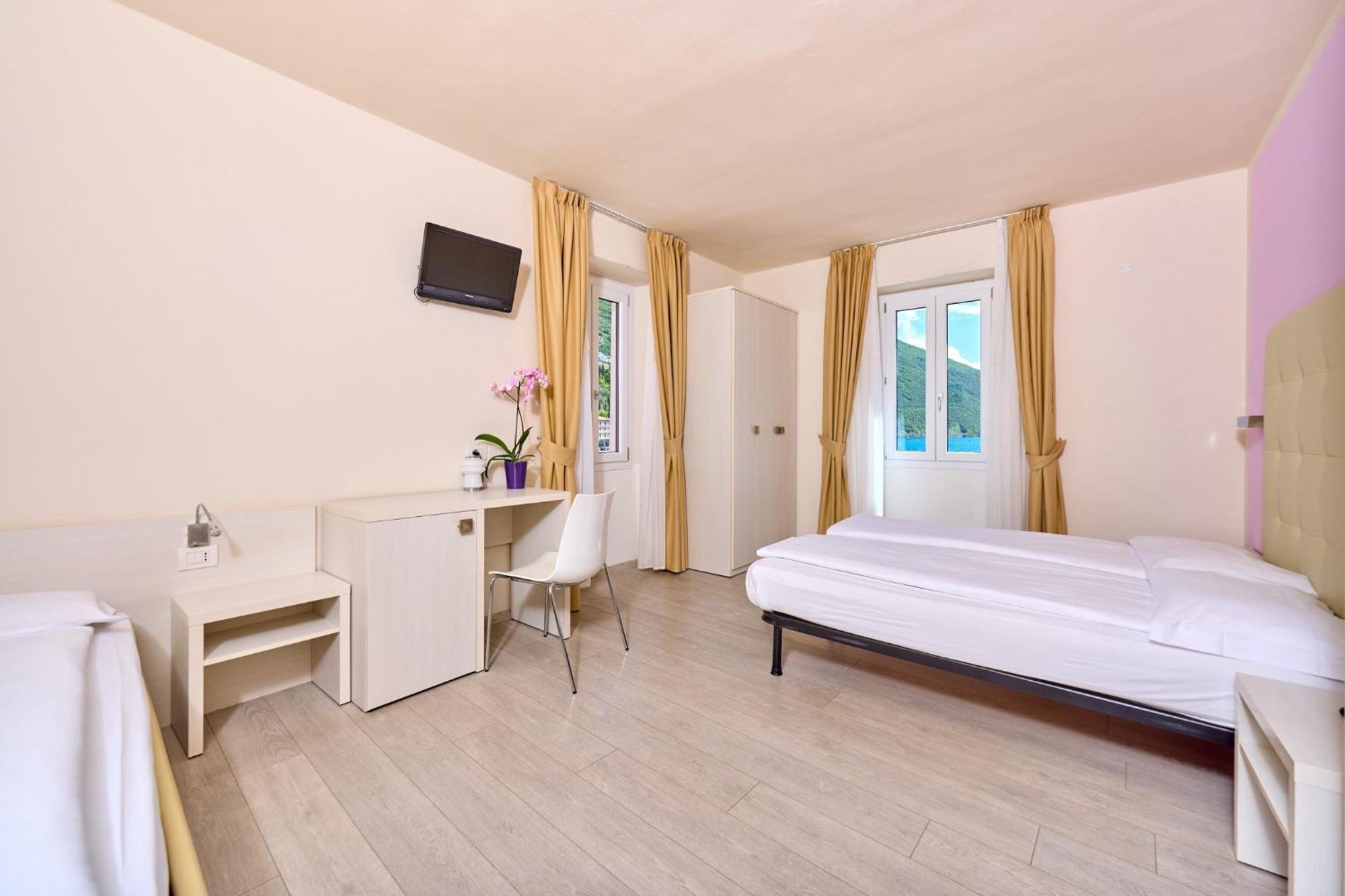 Hotel Geier Torbole Sul Garda Dış mekan fotoğraf