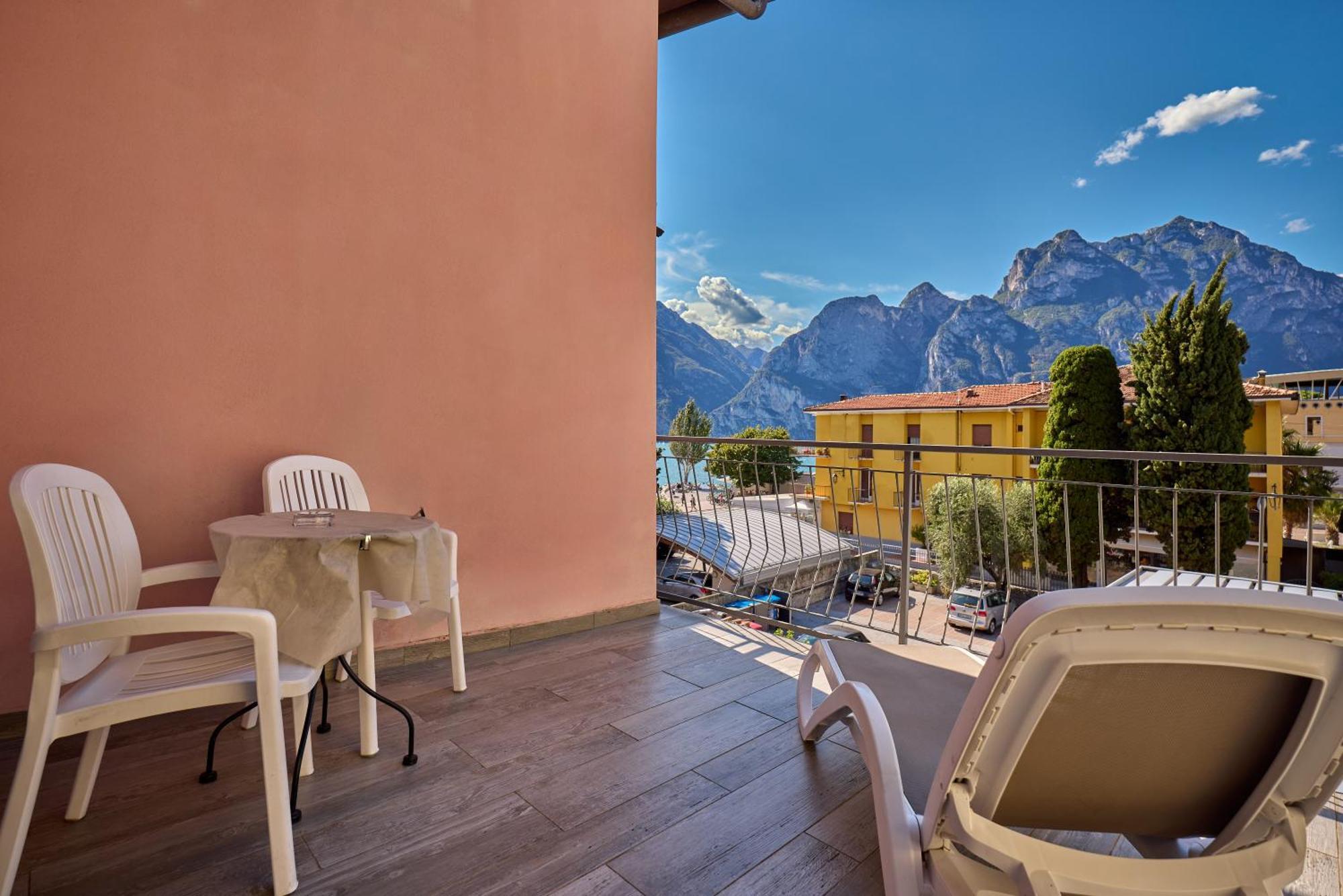 Hotel Geier Torbole Sul Garda Dış mekan fotoğraf